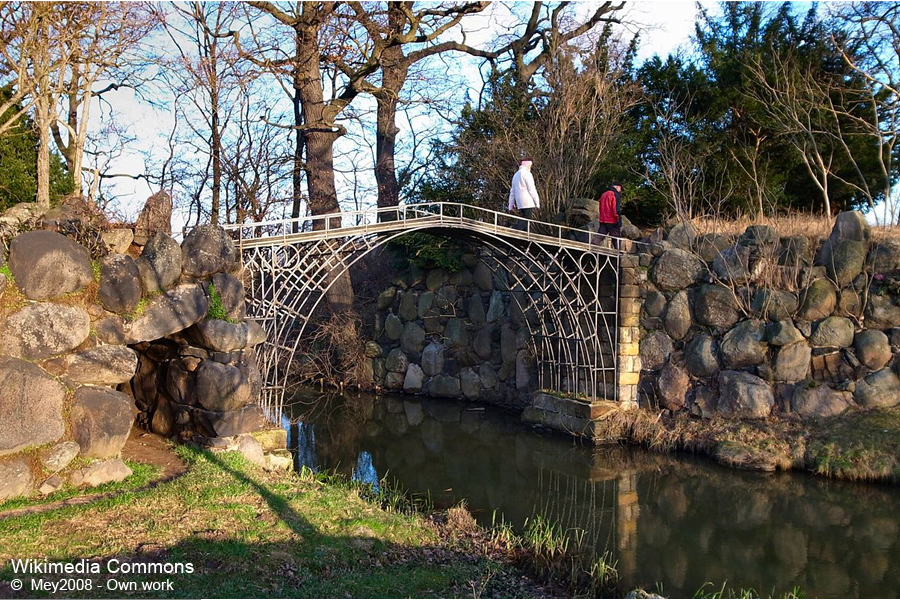 Мост в Вёрлицом парке
