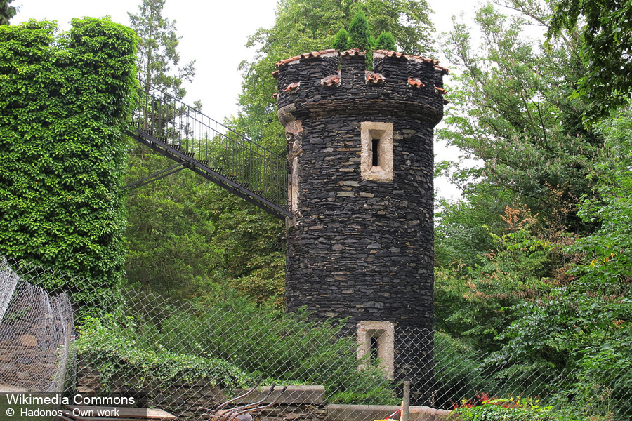 Круглая башня в парке